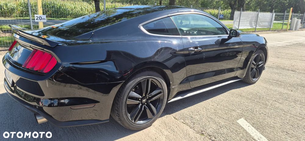 Ford Mustang - 4