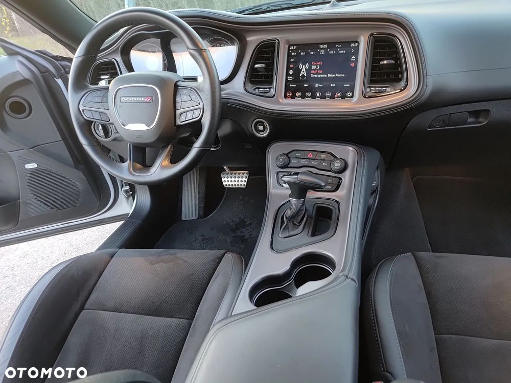 Dodge Challenger - 8