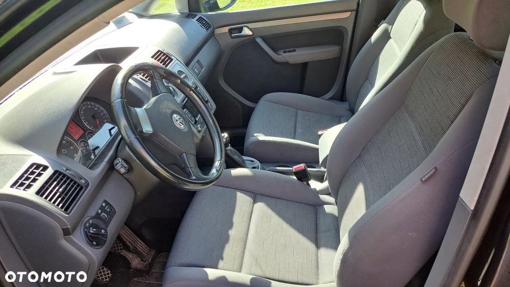 Volkswagen Touran - 12