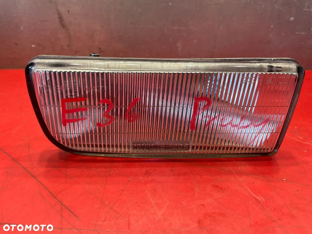 HALOGEN PRZEDNI PRAWY PRZECIWMGIELNY BMW E36 - 1