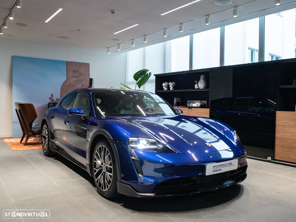 Porsche Taycan Cross Turismo 4 - 3
