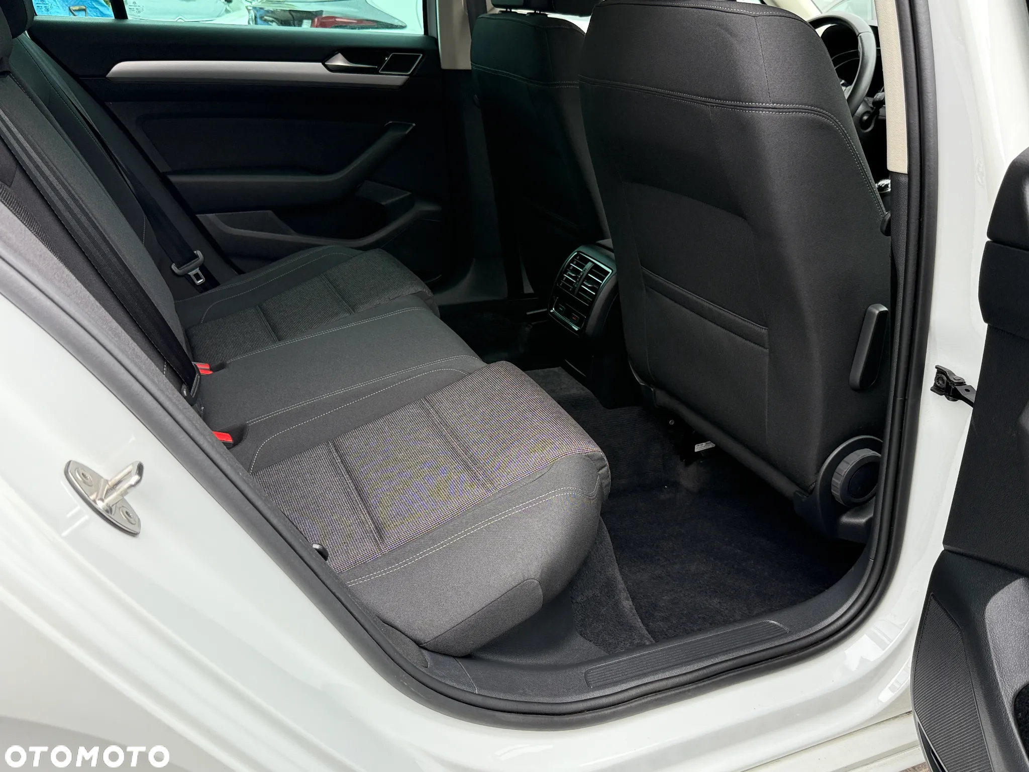 Volkswagen Passat 1.8 TSI BMT Comfortline - 24
