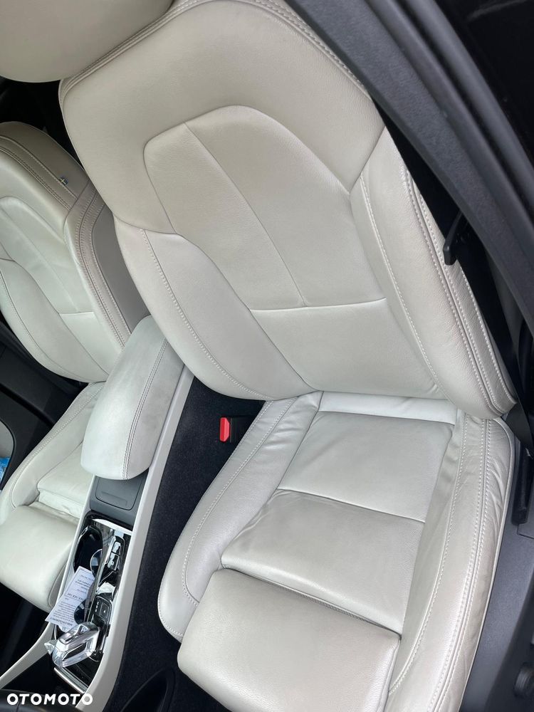 Volvo XC 40 B3 Ultra Dark - 5