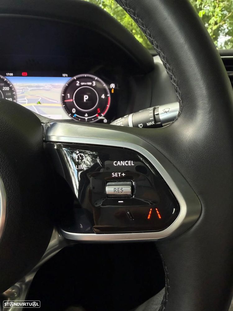 Jaguar XE 2.0 D R-Dynamic S - 23