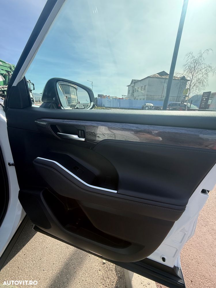 Toyota Highlander 2.5 Hybrid Luxury - 24