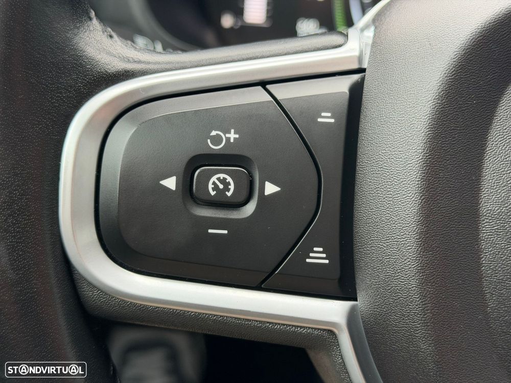 Volvo XC 60 2.0 D4 Momentum Geartronic - 28