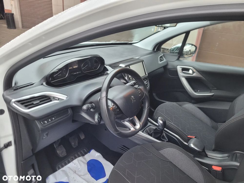 Peugeot 2008 1.2 Pure Tech GPF Style S&S - 20