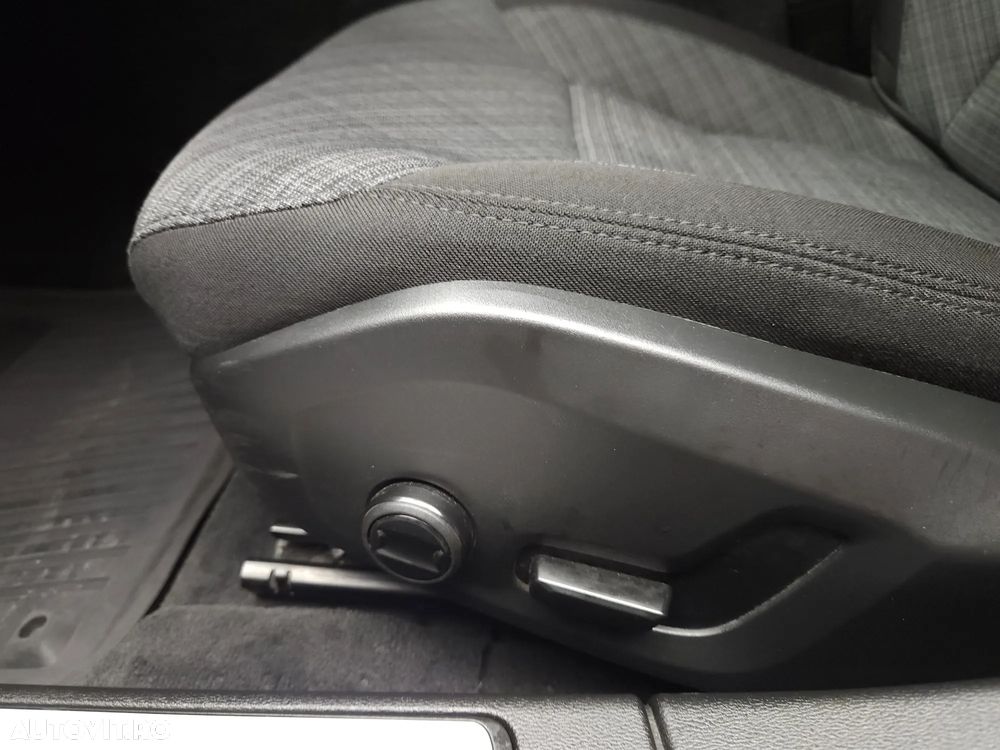 Volvo V60 B4 MHEV AT8 FWD Momentum Pro - 23