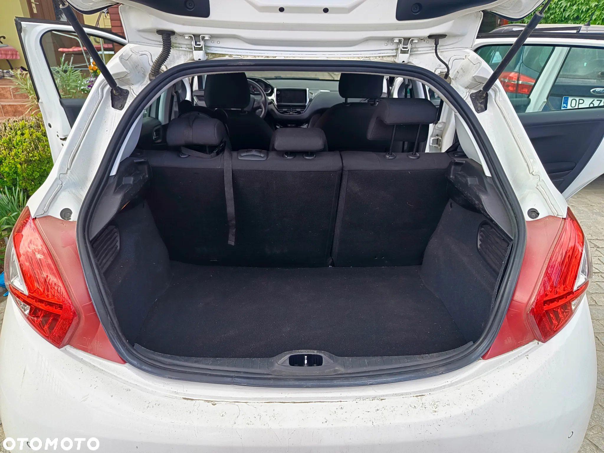 Peugeot 208 - 4