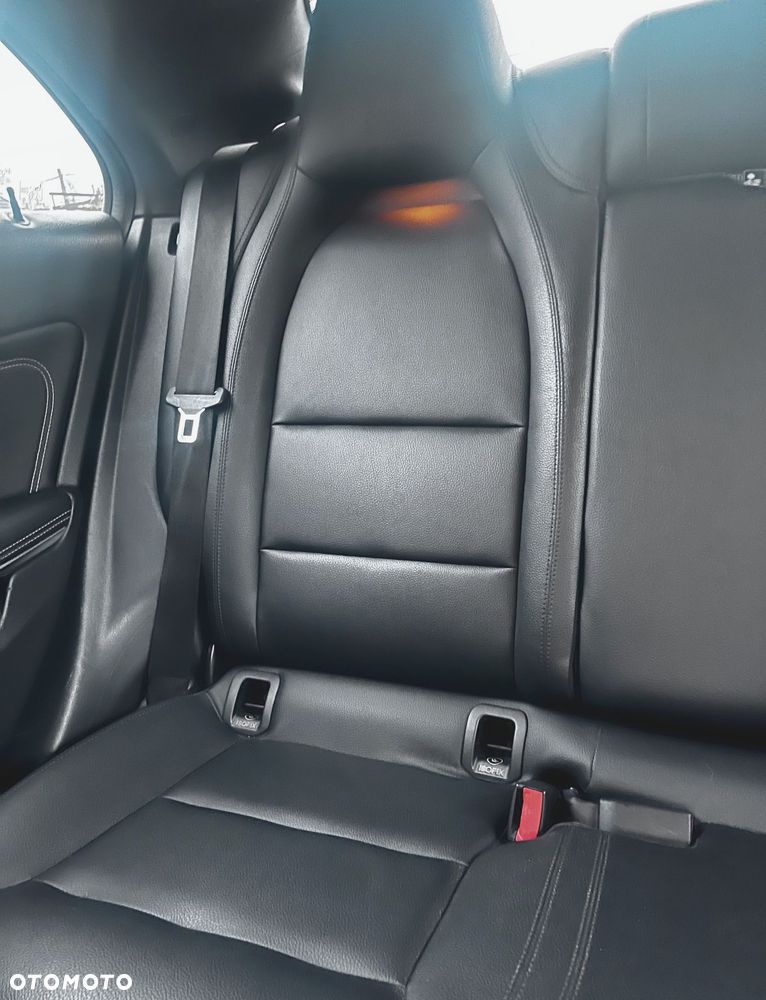 Mercedes-Benz CLA 250 4Matic 7G-DCT - 23