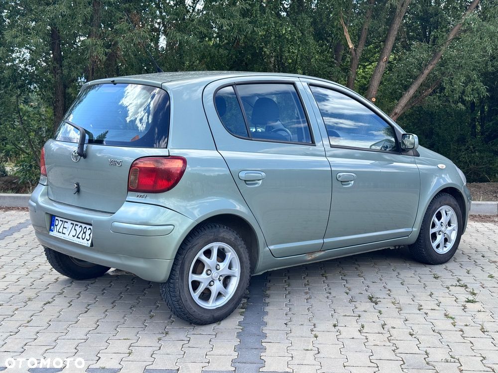 Toyota Yaris - 4