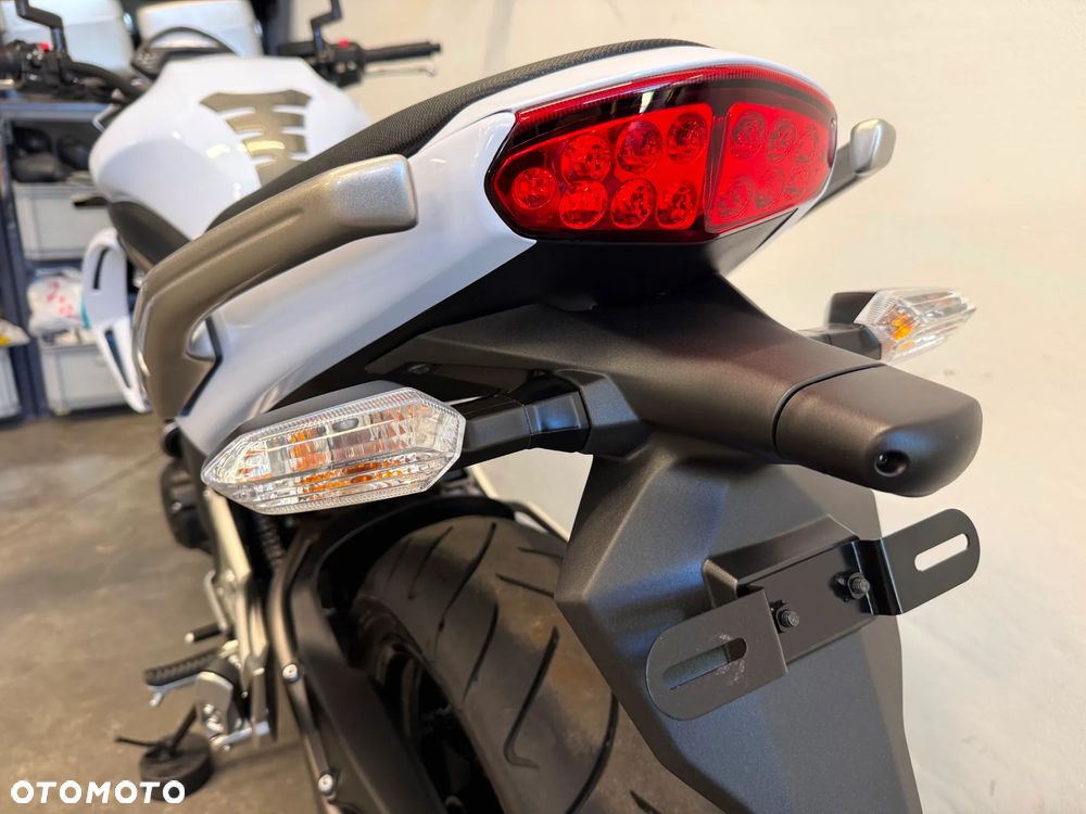 Kawasaki ER - 29
