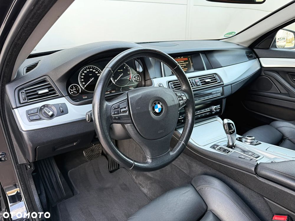 BMW Seria 5 520d xDrive - 12