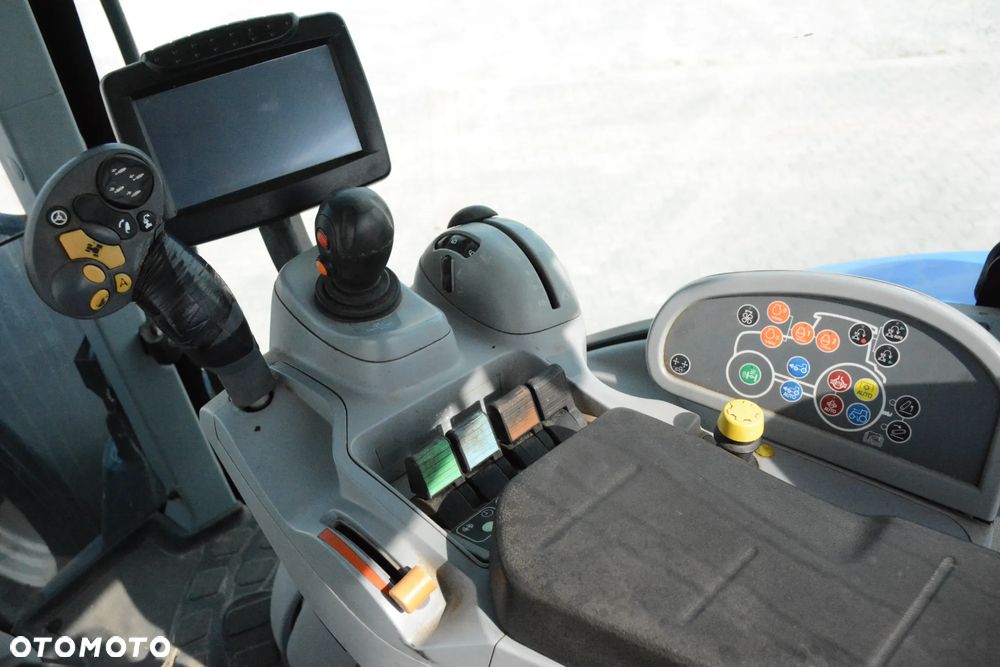 New Holland T7.210 / 2014 / 6960 mh / Klimatyzacja / Szybkozłącza / Bardzo dobry stan - 13