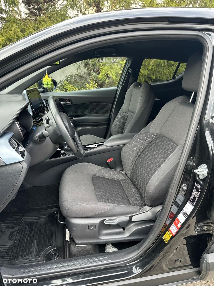 Toyota C-HR ver-2-0-hybrid-black-edition - 7