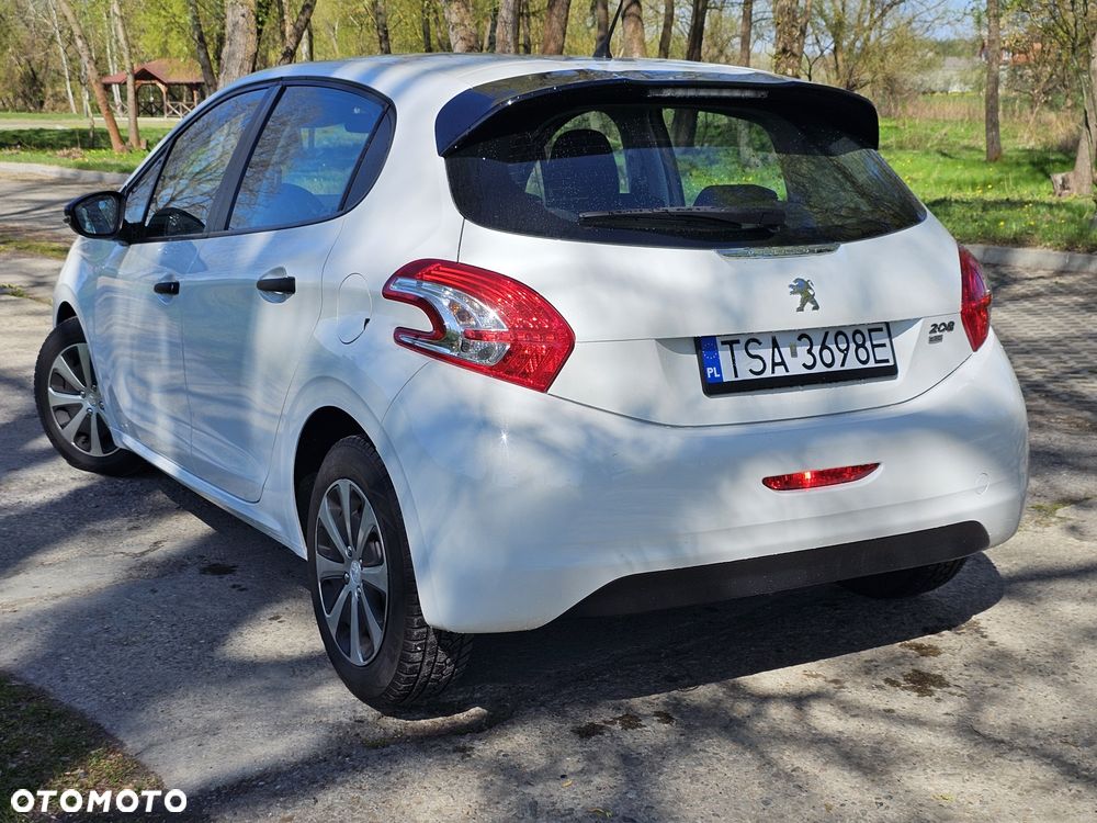 Peugeot 208 - 4