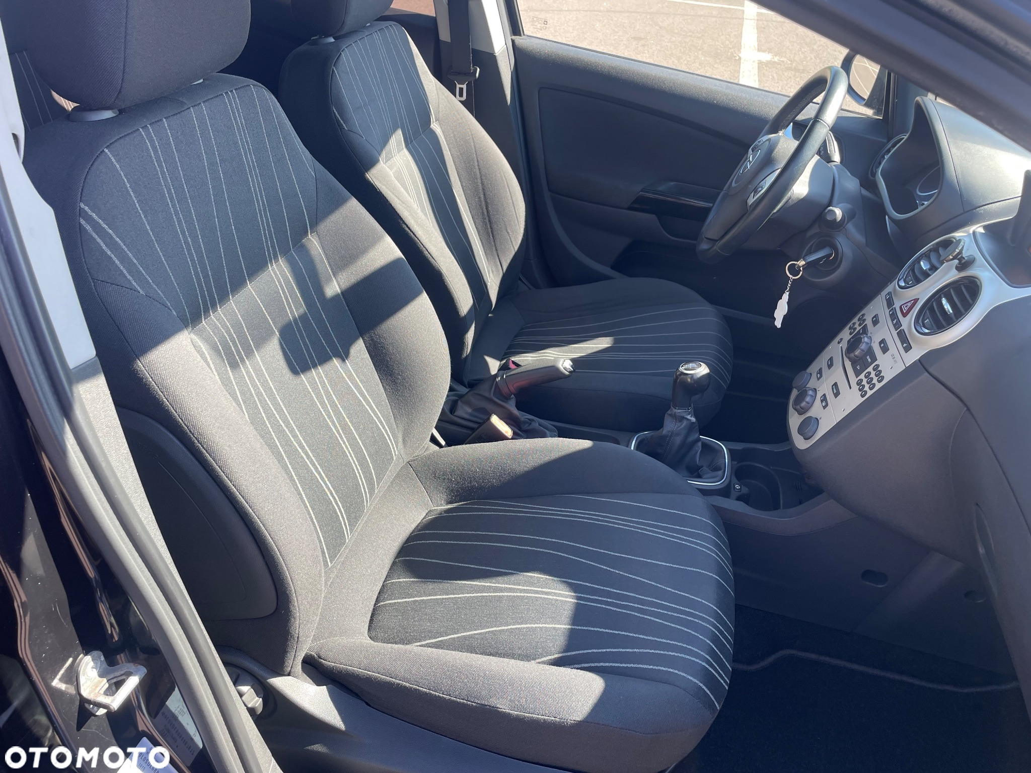 Opel Corsa 1.4 16V Cosmo - 11