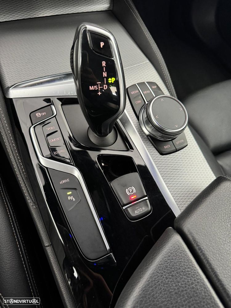 BMW 530 e iPerformance Line Luxury - 24