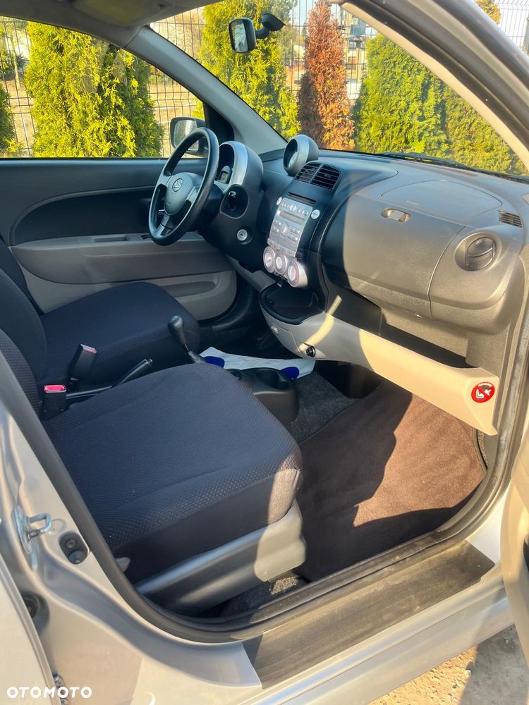 Daihatsu Sirion 1.3 - 12