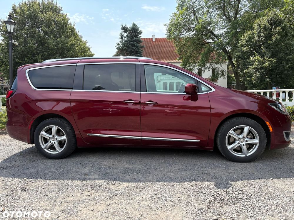 Chrysler Pacifica - 6