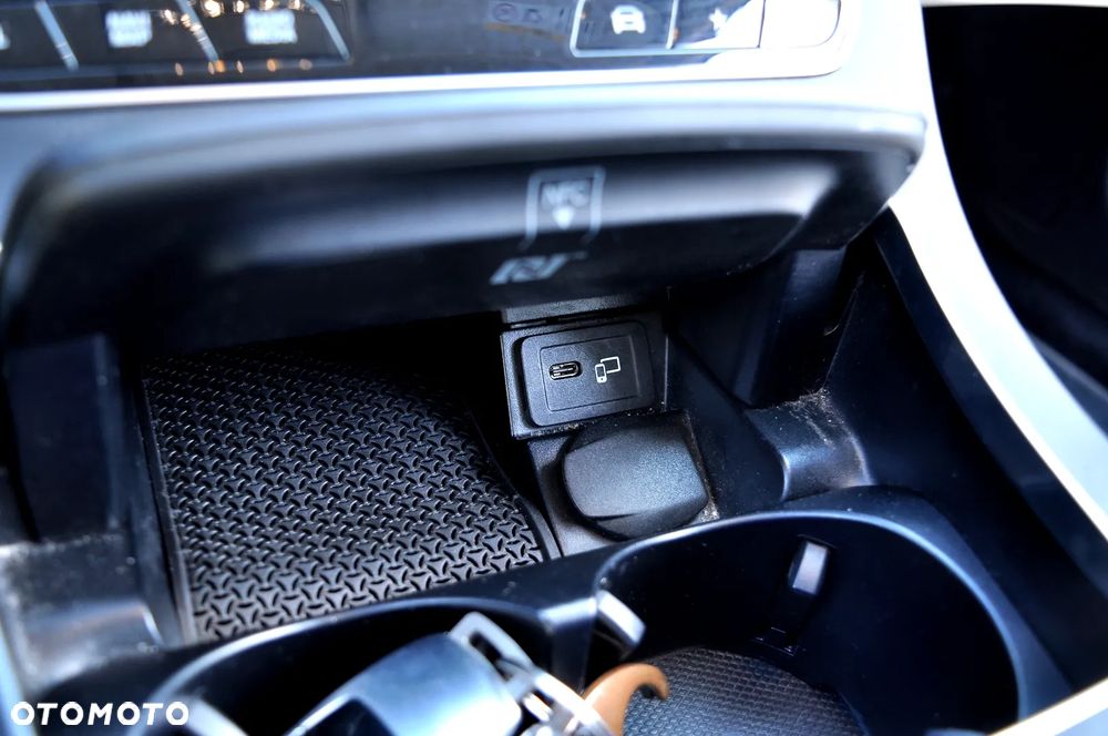 Mercedes-Benz Klasa E 220 d 9G-TRONIC Edition AVANTGARDE - 34