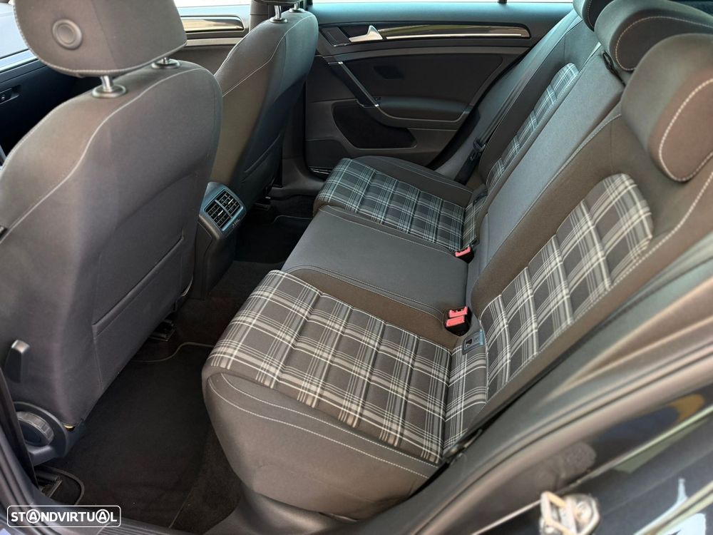 VW Golf 2.0 TDI GTD DSG - 43