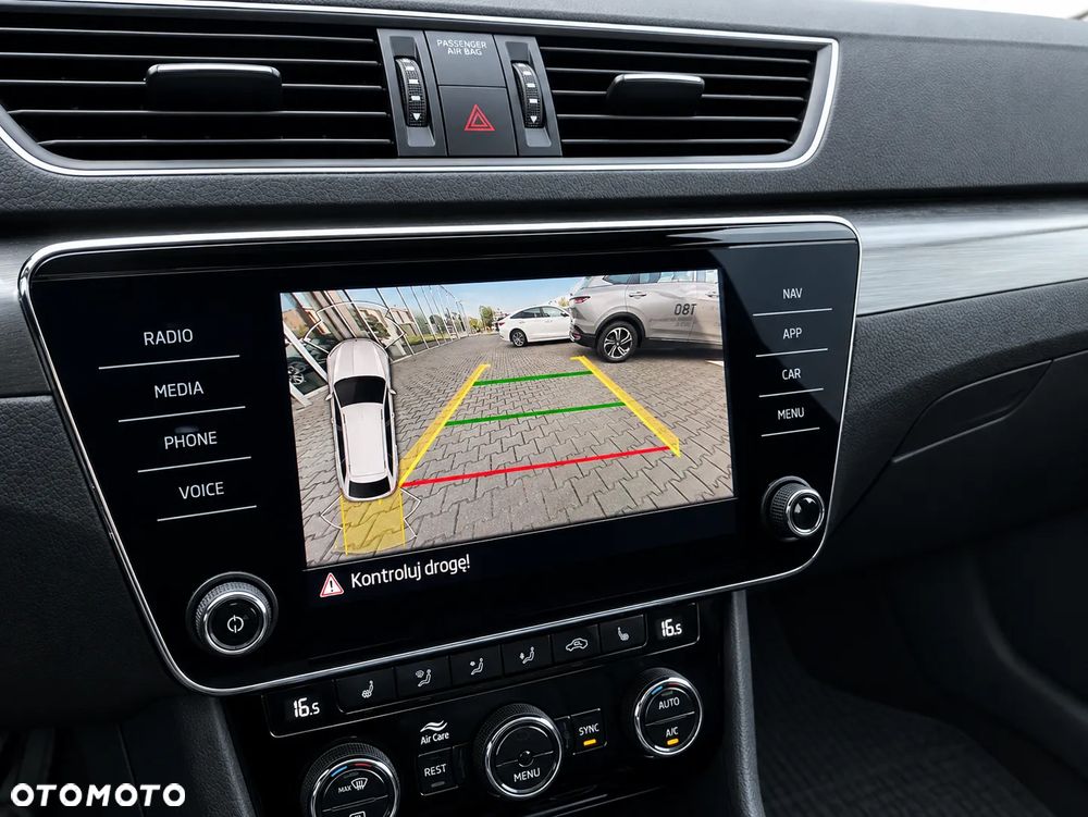 Skoda Superb 2.0 TDI SCR Style DSG - 25