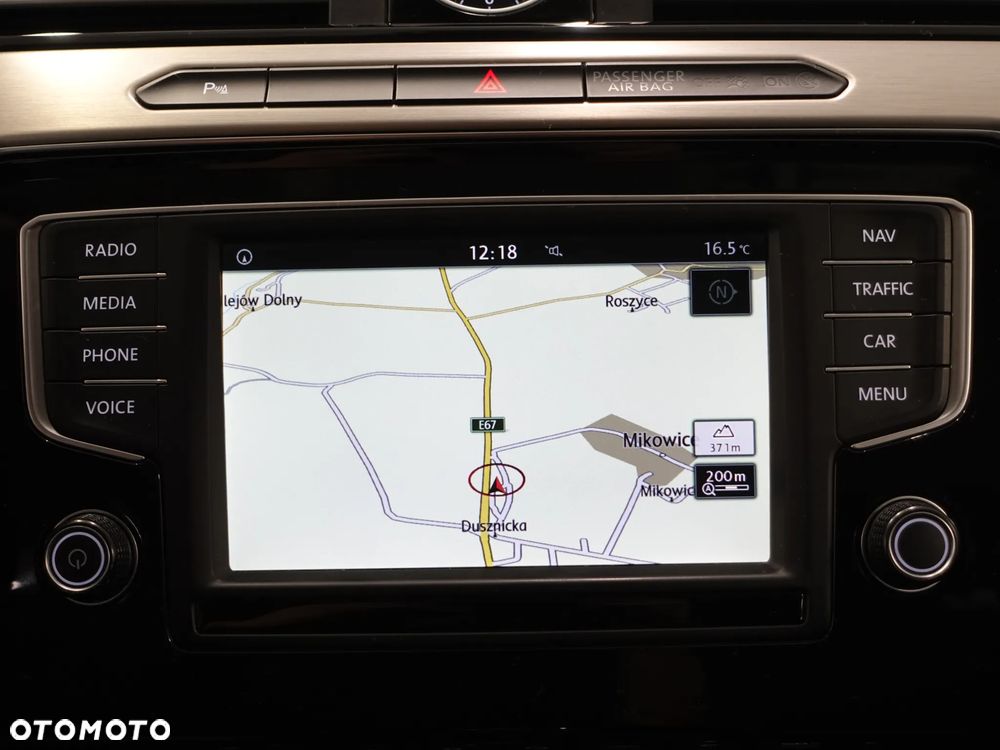 Volkswagen Passat - 32
