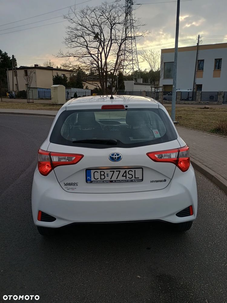 Toyota Yaris Hybrid 100 Sol - 16
