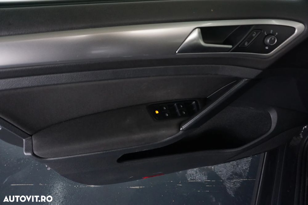 Volkswagen Golf 1.6 TDI Trendline - 8