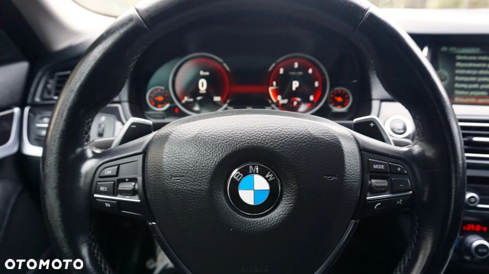 BMW Seria 5 520d xDrive - 31