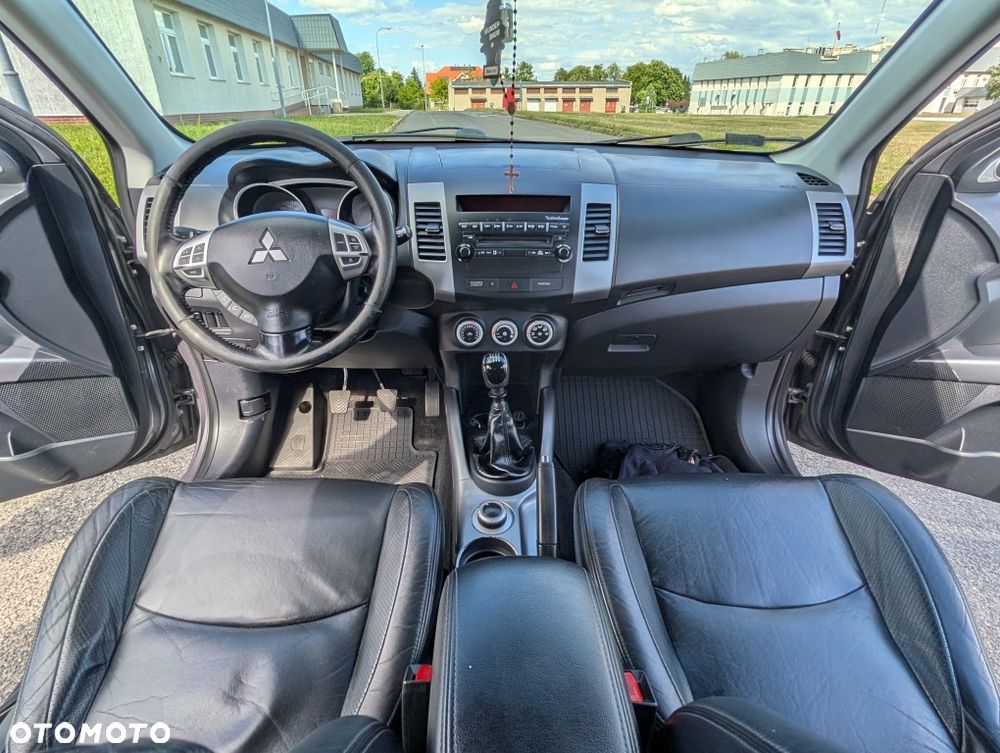 Mitsubishi Outlander - 6