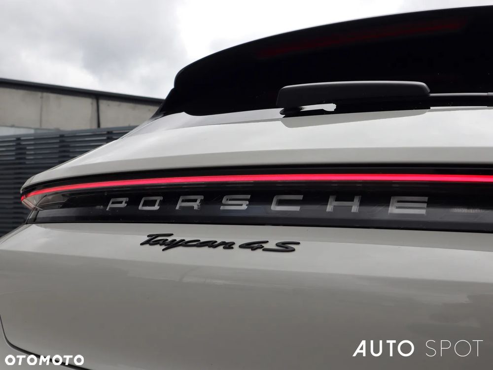 Porsche Taycan 4S - 10