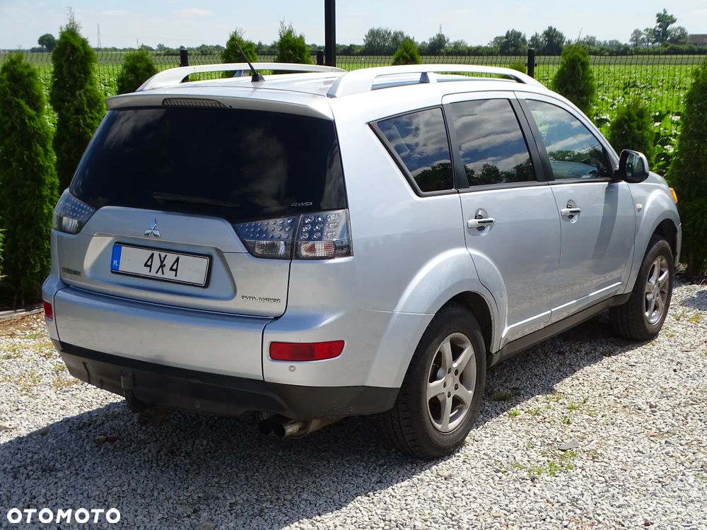 Mitsubishi Outlander 2.0 DID Instyle - 24