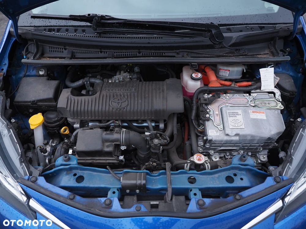 Toyota Yaris Hybrid 100 20th Anniversary - 14