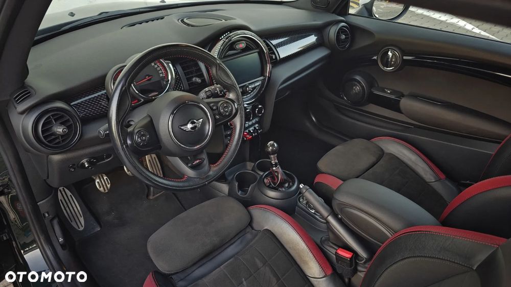MINI John Cooper Works - 13