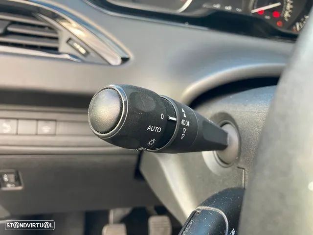 Peugeot 208 1.5 BlueHDi Signature - 16