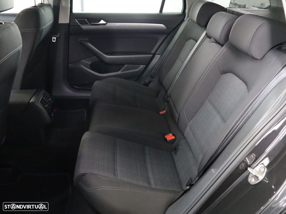 VW Passat Variant 2.0 TDI Business DSG - 9
