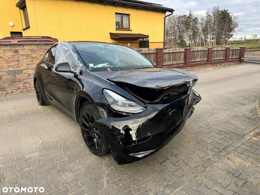 Tesla Y - 3
