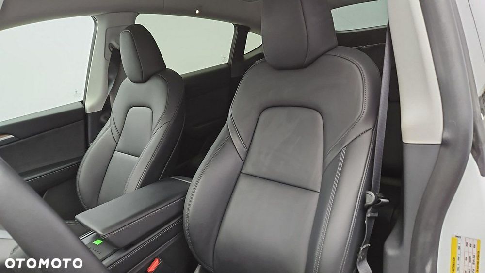 Tesla Y Long Range RWD - 11