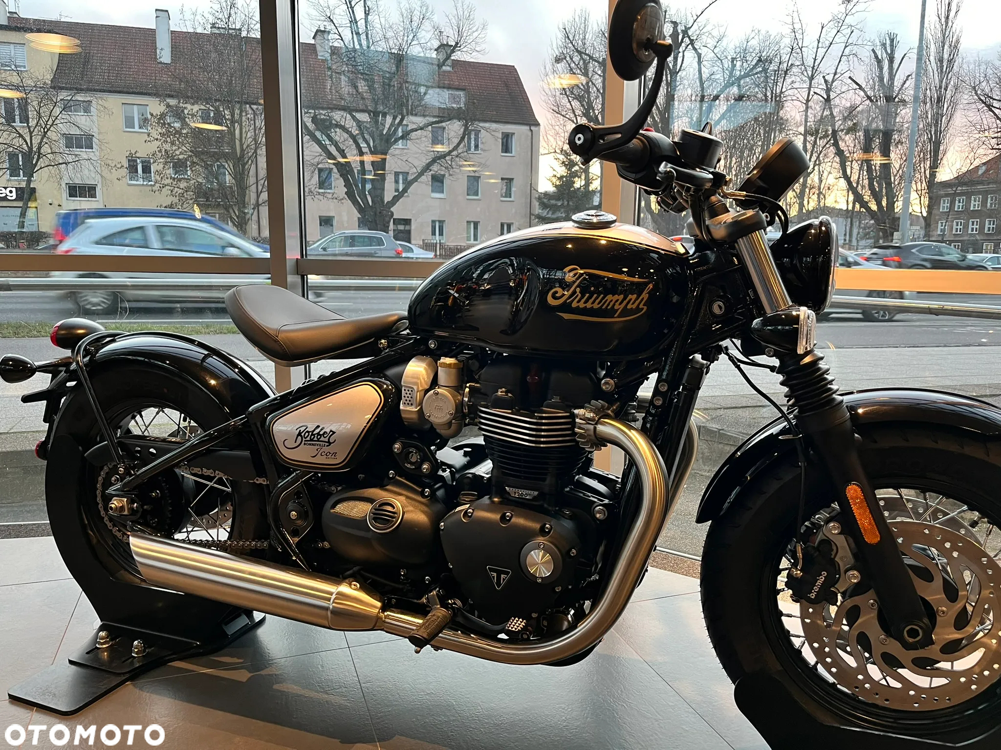 Triumph Bonneville Bobber - 2