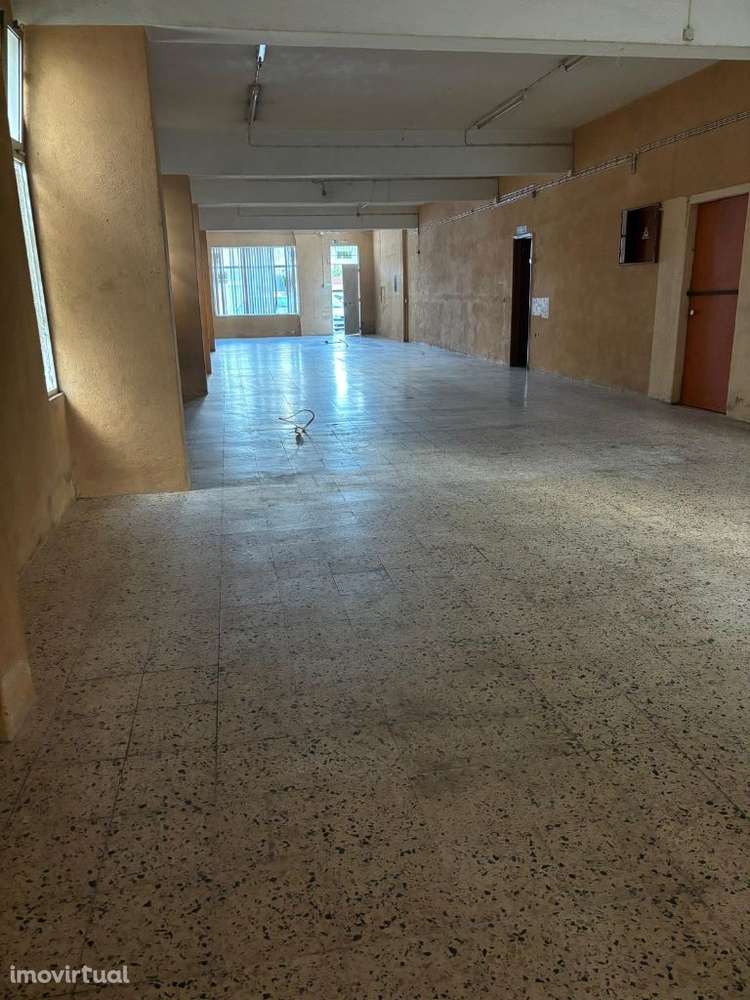 Espaço Comercial 196m2, Exc.Local., Possibiilidade converter Habitação - Grande imagem: 4/4