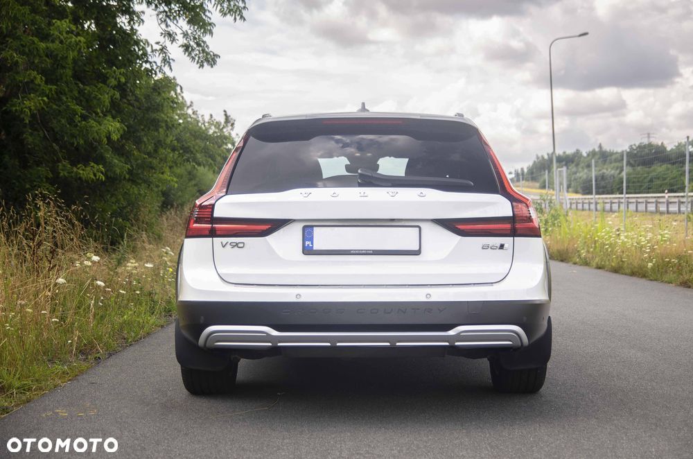 Volvo V90 Cross Country - 12