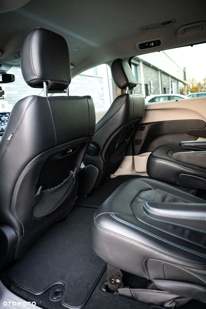 Chrysler Pacifica - 21