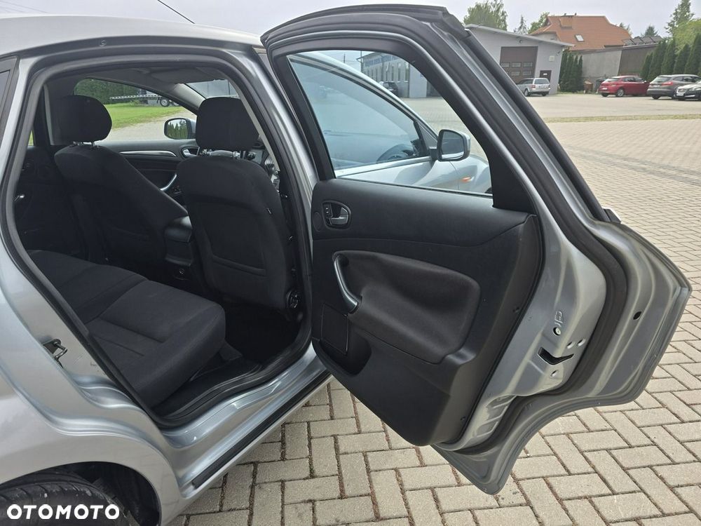 Ford Mondeo - 26