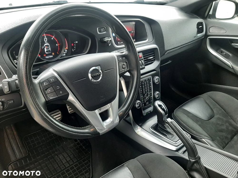 Volvo V40 D3 Geartronic RDesign - 23