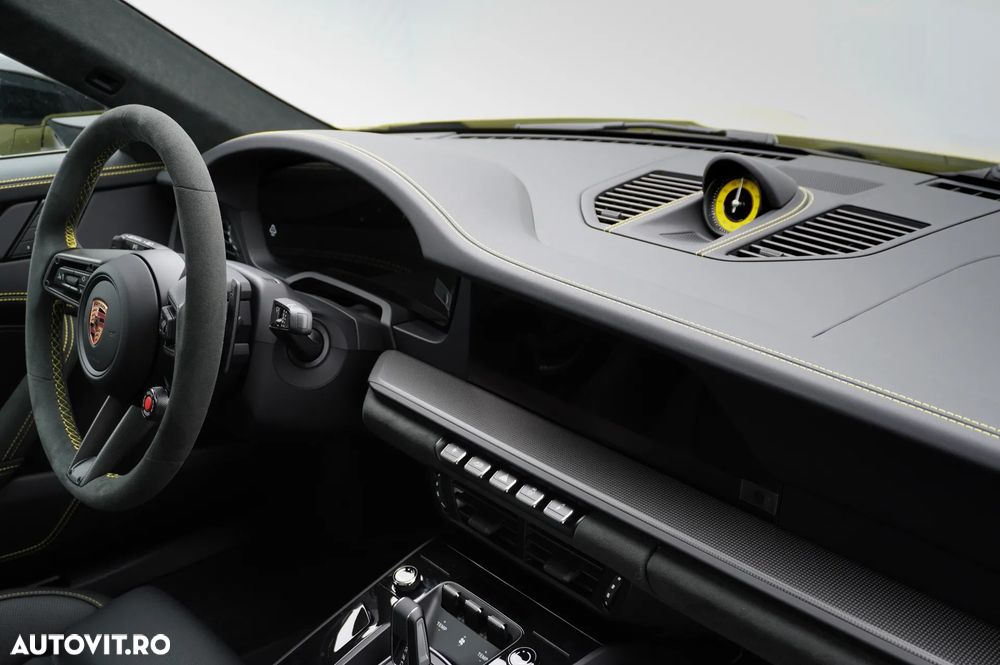 Porsche 911 Carrera 4 GTS PDK - 24