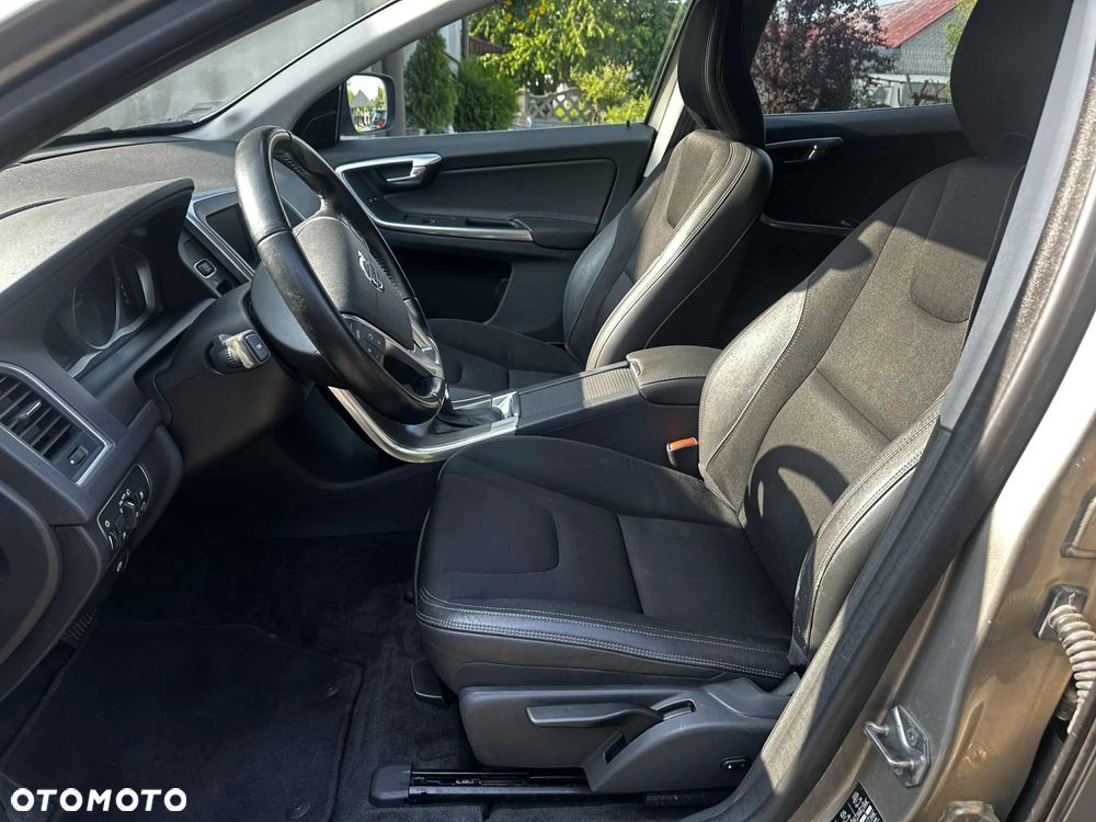 Volvo XC 60 D4 Drive-E Momentum - 16