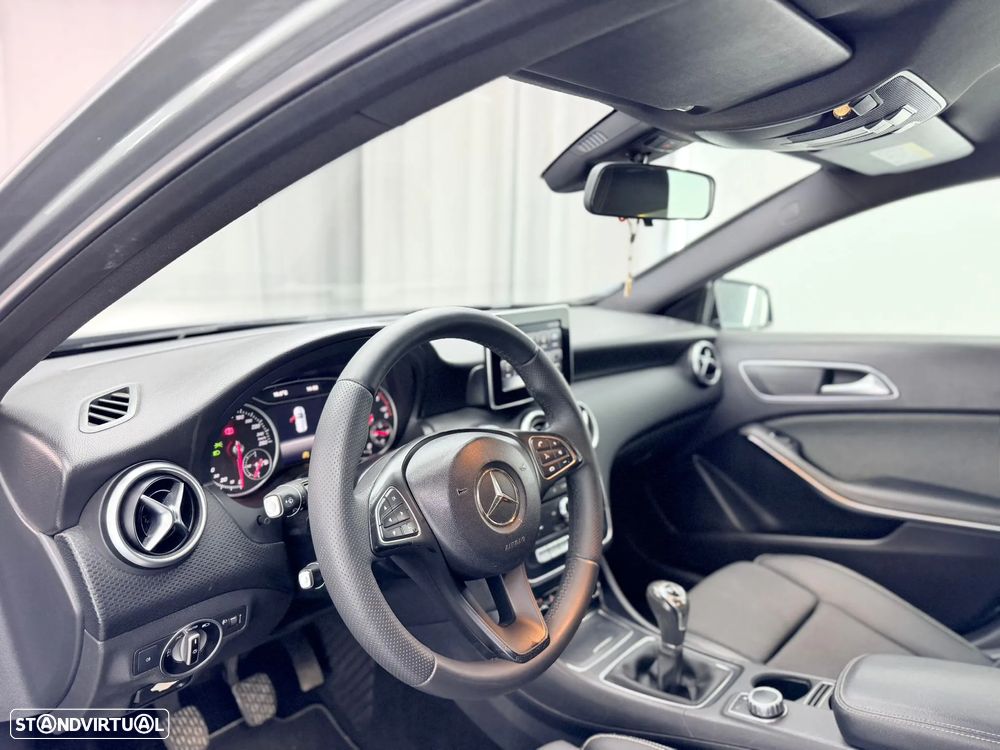 Mercedes-Benz A 180 d AMG Line - 21