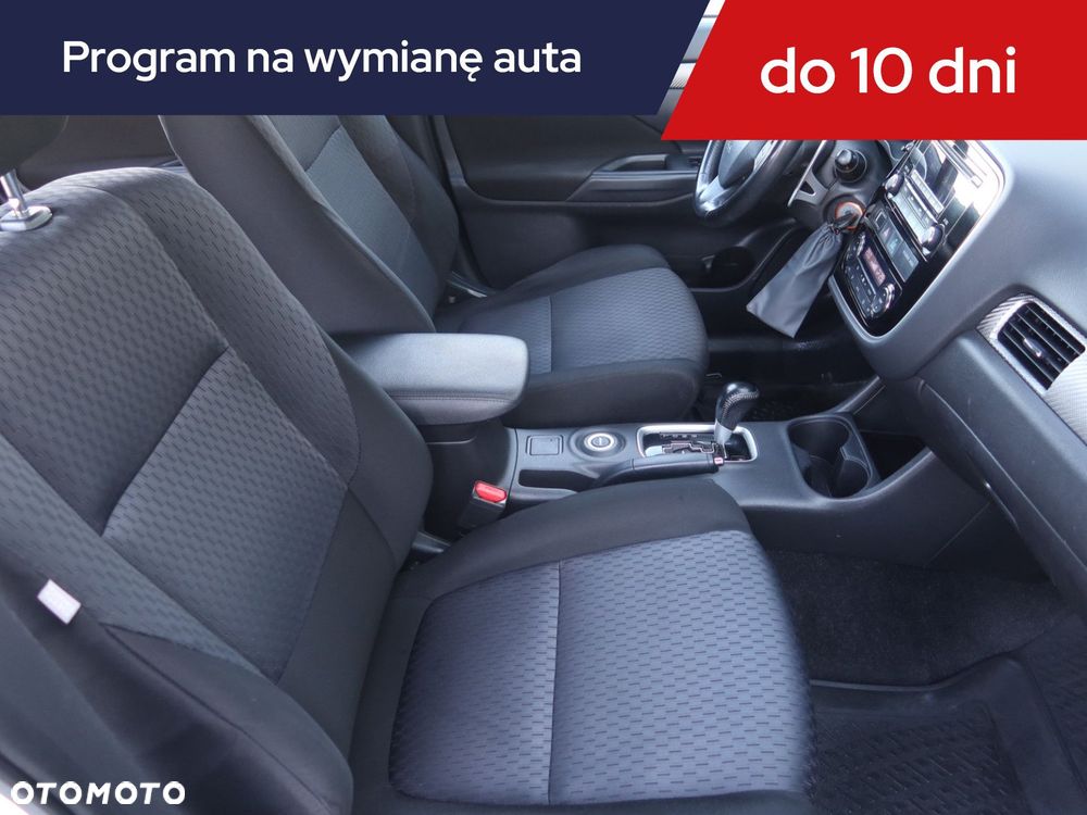 Mitsubishi Outlander - 11
